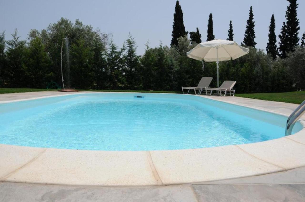 Luxurious 6 Bedroom Villa In A Great Location Chalkís Exterior foto